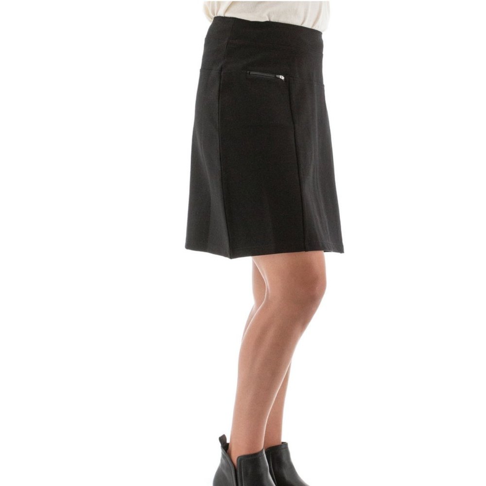 Aventura Black Go anywhere skirt - Picture 2 of 8